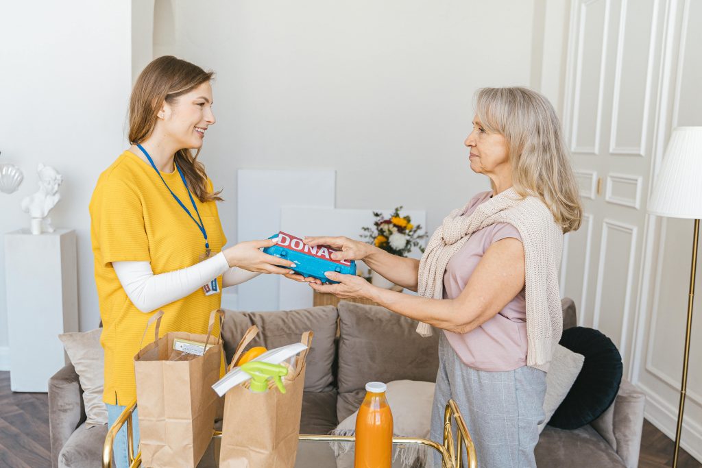 A Women is donating some groceries to needy women
