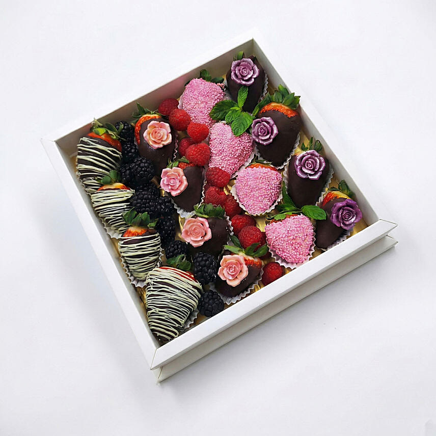 Chocolate Covered Strawberries Gift Box: Send Gifts to Jordan
