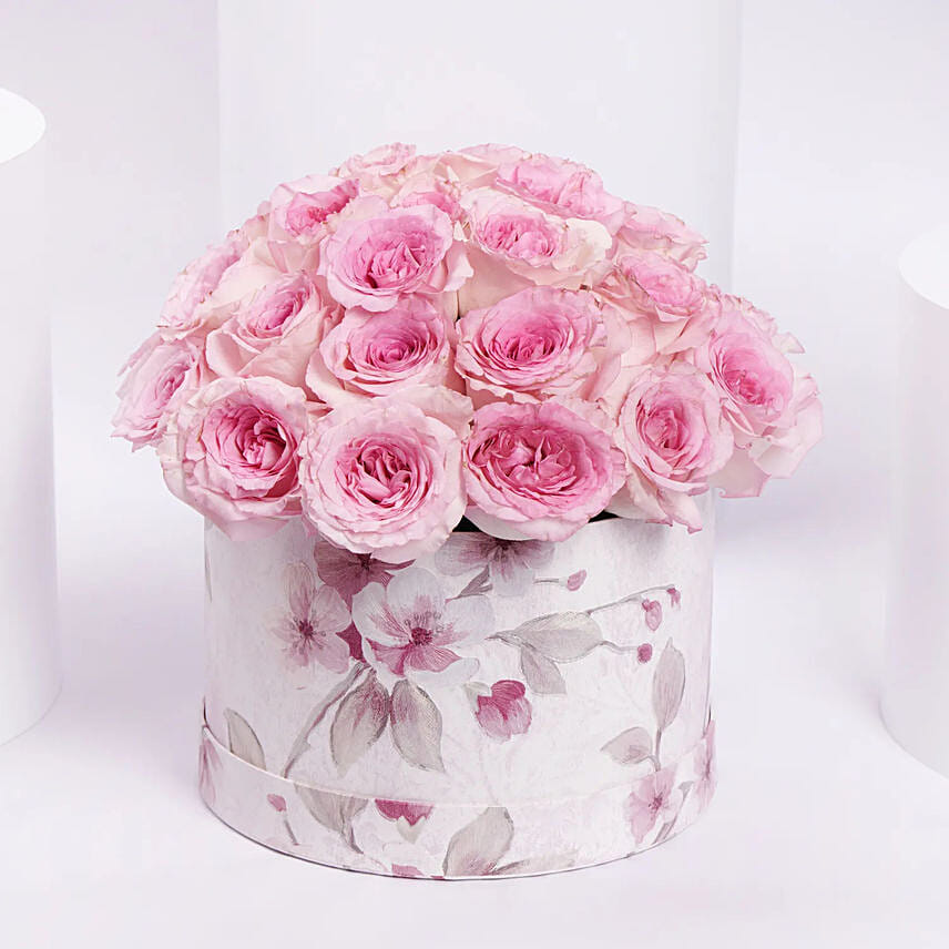 Pink Roses Splendour Box: Send Gifts to Kuwait