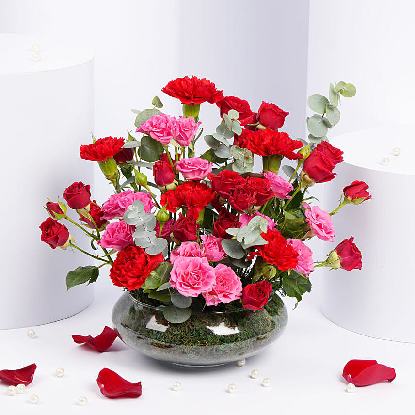 باقة ورد جوري بيبي روز وقرنفل في فازة أنيقة: kuwait/gifts/thank-you