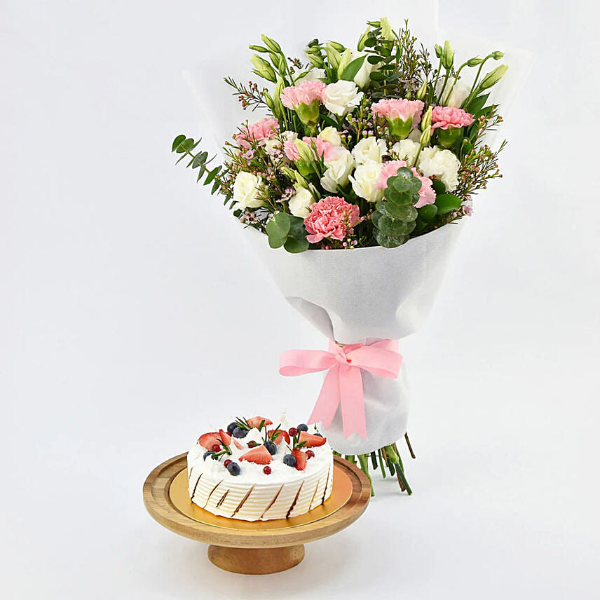 كومبو كيك نباتي بالفانيليا مع باقة ورد متنوعة وساحرة: kuwait/gifts/anniversary