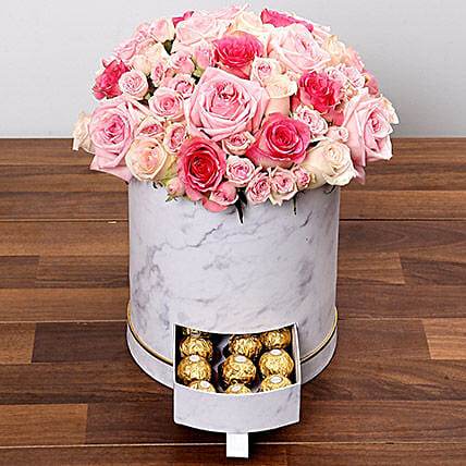 Box Of Pink Roses And Chocolates: 
