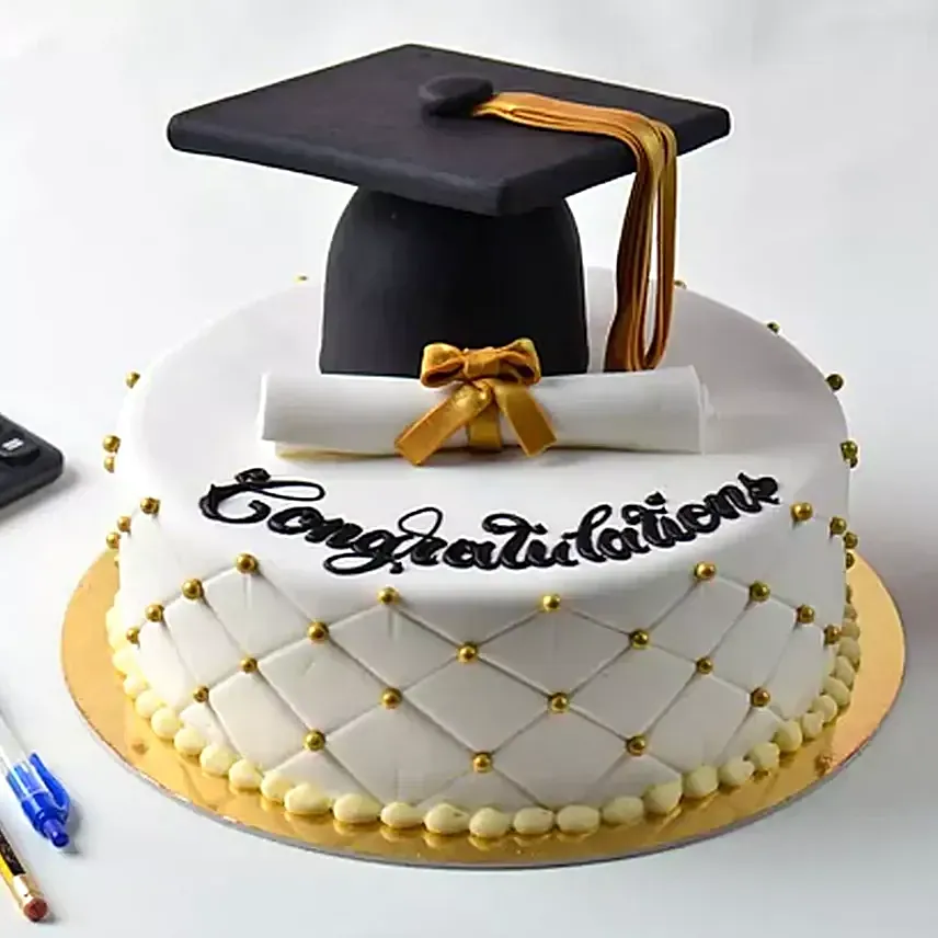 Graduation Special Cake 25 Portion: Fondant Cakes
