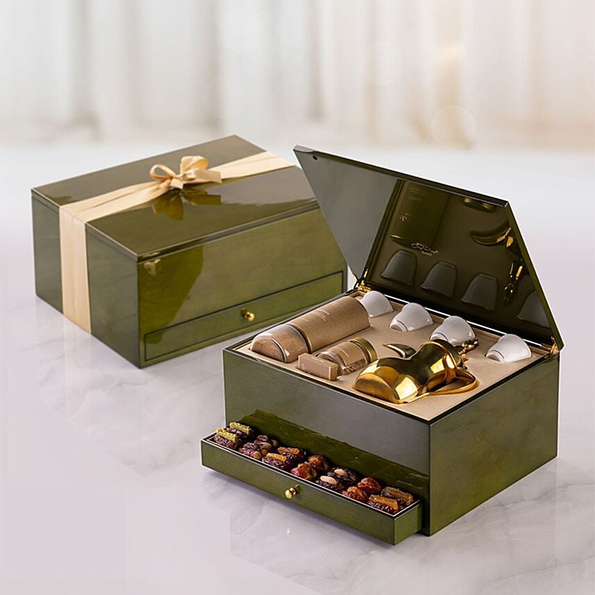 Bateel Green Wood Qahwa Gift Set with Filled Dates: هدايا رمضان اونلاين 