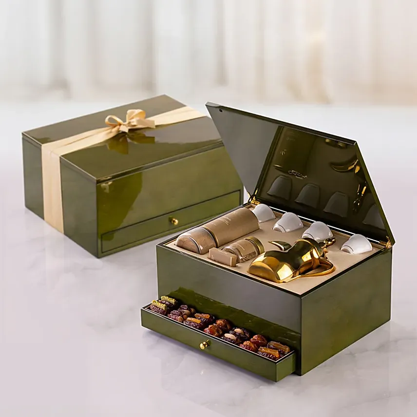 Bateel Green Wood Qahwa Gift Set with Filled Dates: 