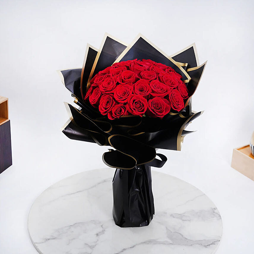 Love Expression Valentine 50 Red Roses: توصيل ورد في لبنان