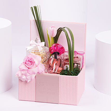 A Symphony of Beauty N Grace: Guess Perfumes N Makeup Kit