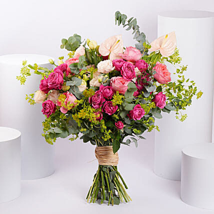 Bloom Aura Bouquet: Premium Gifts