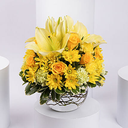 Bowl Of Happy Flowers: Lilies flowers Bouquet