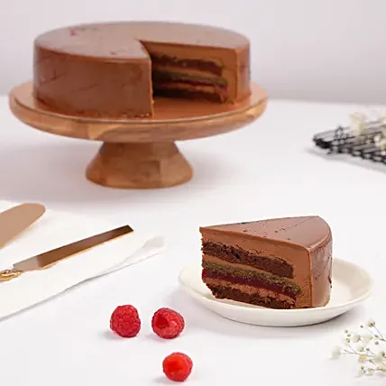 Dubai Chocolate Raspberry Cake: 