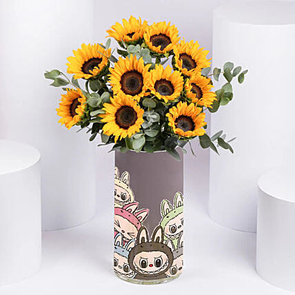 Labubu Golden Grin: Sunflower Bouquets