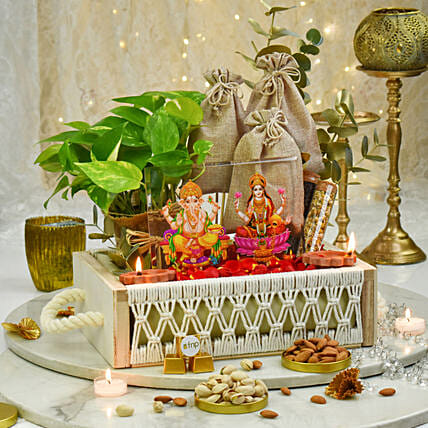 Laxmi Ganesha Blessings Hamper: سلال الفواكه المجففة
