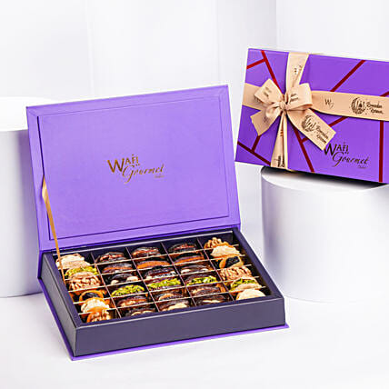 Majdool Dates Stuffed Gift Box By Wafi: 