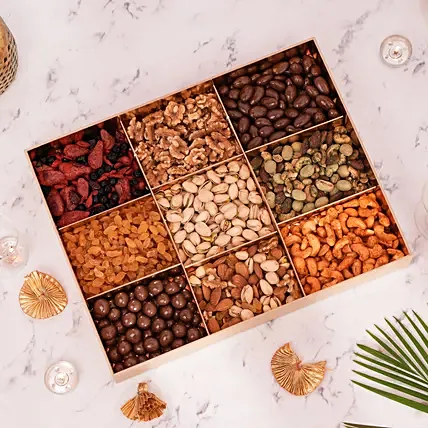 Premium Nuts n Berries Collection Box: 