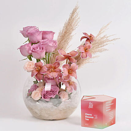 Tulips and Roses with Premium Tea: 