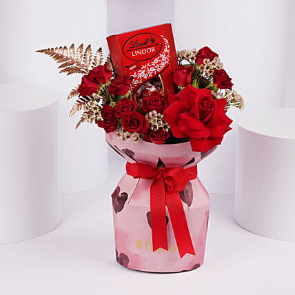 Romantic Red Rose Bouquet with Lindt Chocolates: 