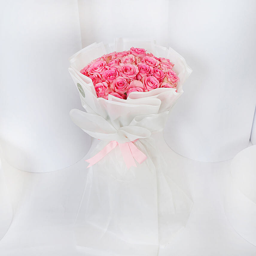 15 Majestic Pink Roses: 