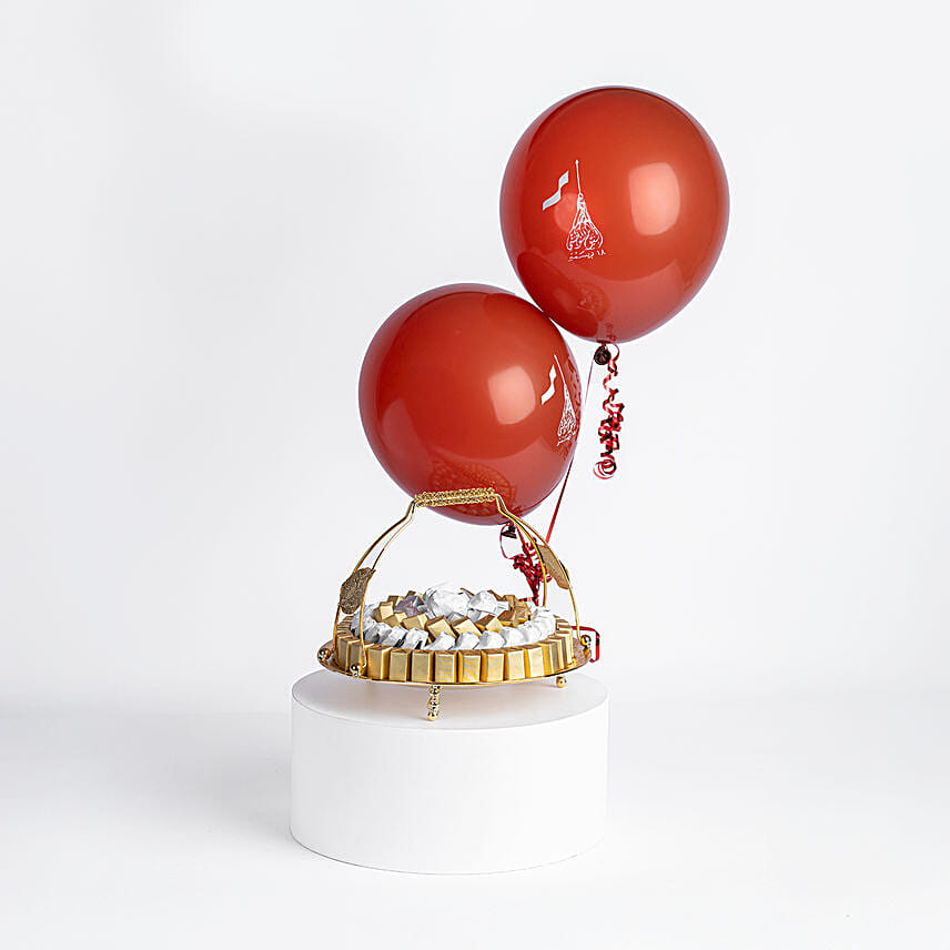 Assorted Chocolates Tray with National Day Balloons: أرسل البالونات إلى قطر