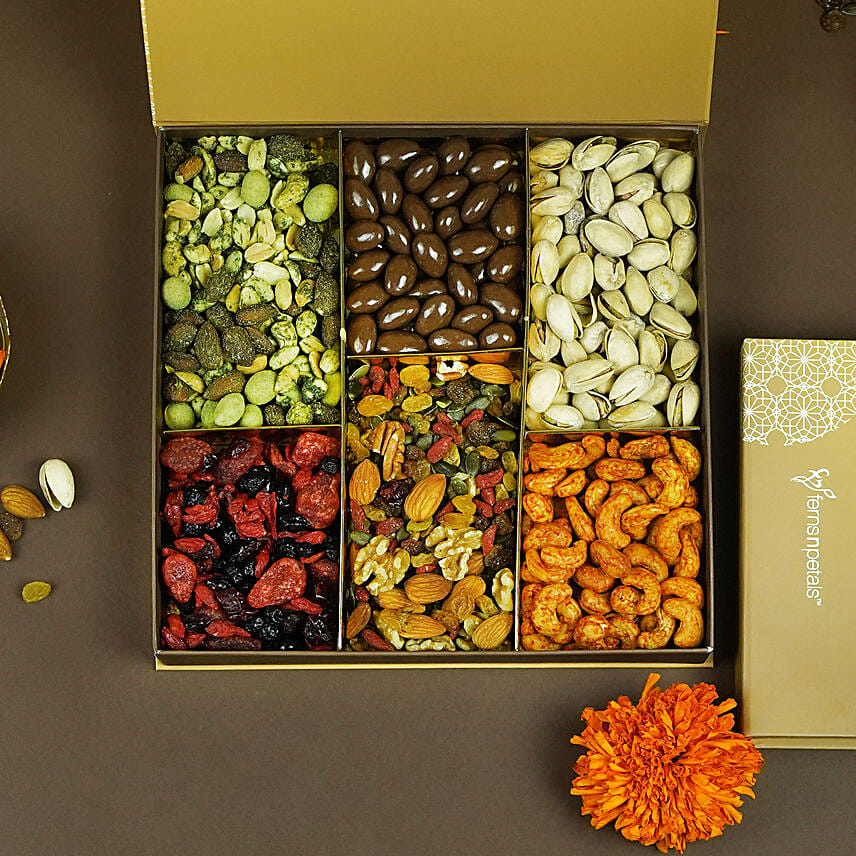Dry Fruits and Berry Box: 