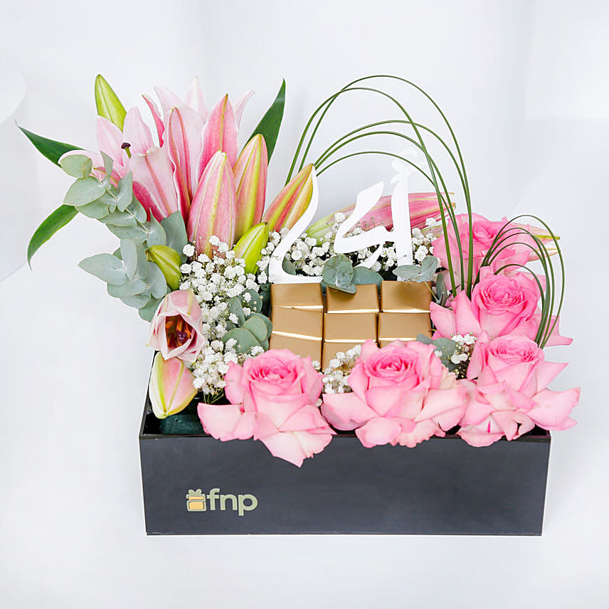 Flower & Chocolate Box Arrangement for Mom: باقة ورد مع شوكولاته في قطر