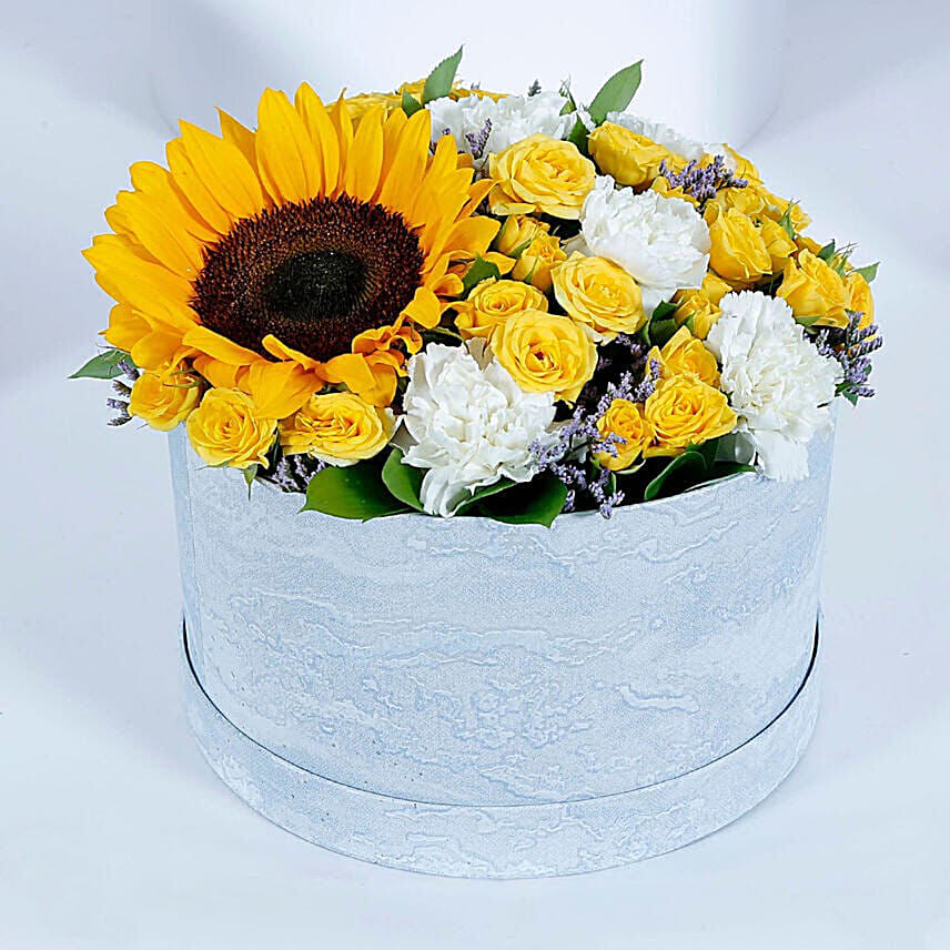 Mix Flowers Round Shape Arrangement: أرسل عباد الشمس إلى قطر