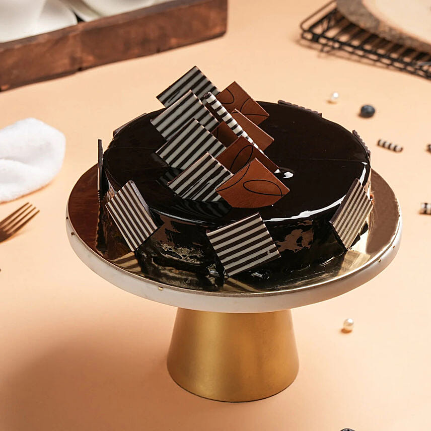 Eggless Chocolate Truffle Cake 1 Kg: 