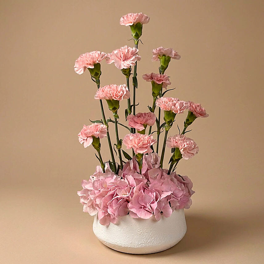 Mother&rsquo;s Blush Garden: Send Mothers Day Gifts to Qatar