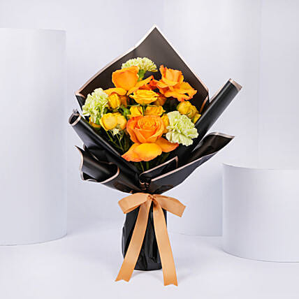 Colorful Roses Bouquet: توصيل ورد في قطر
