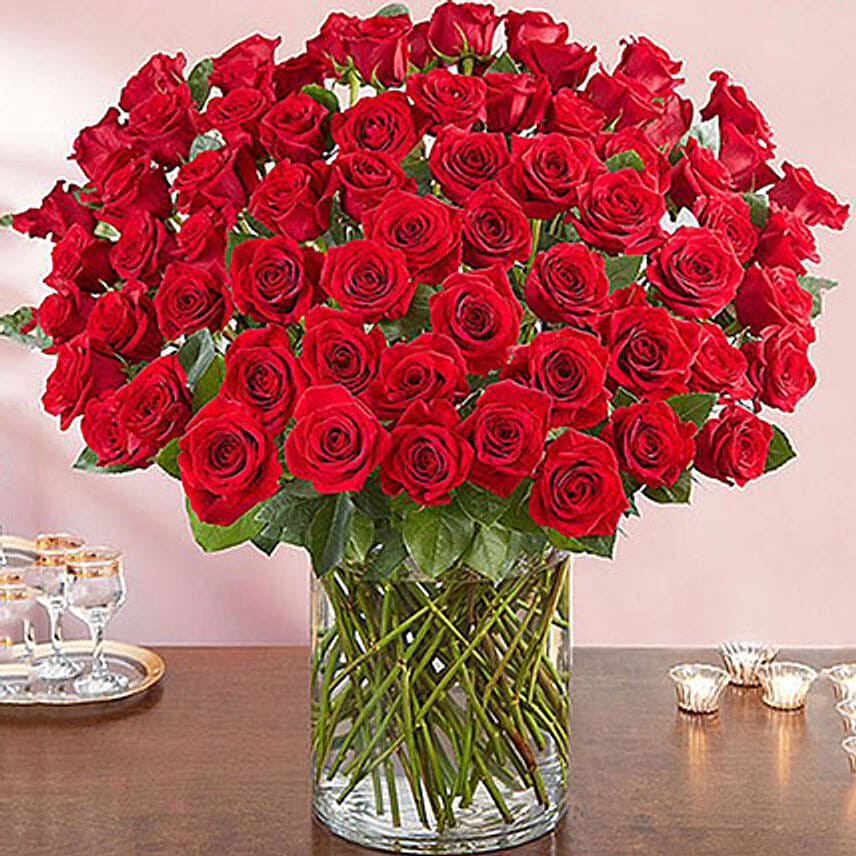 100 Red Roses In A Glass Vase: Send Flowers to Jeddah
