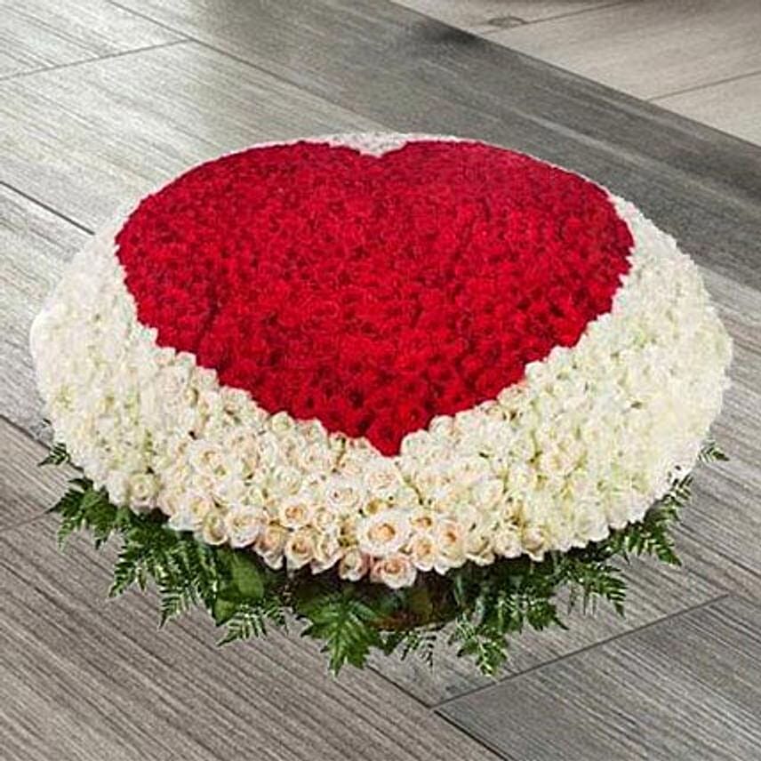 Exquisite Love Of Red N White: Send Flowers to Jeddah