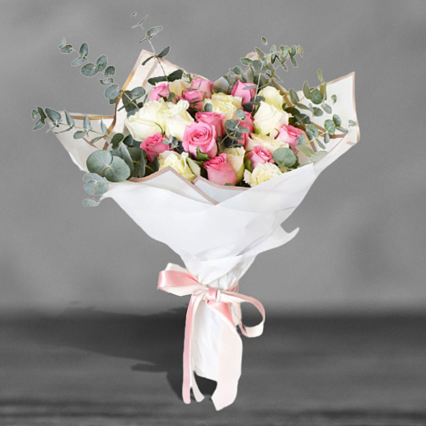 Lovely Mixed Roses Bouquet: Send Premium Fowers to Saudi Arabia