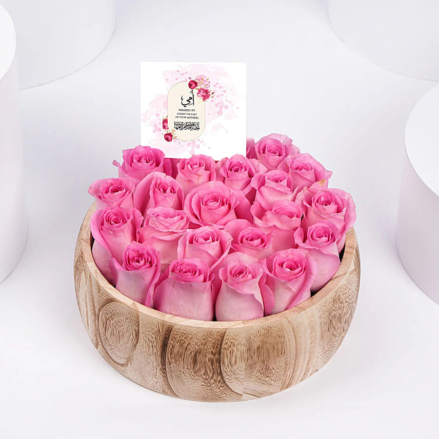 Mothers Day Pink Roses Tray: هدايا عيد الأم في السعودية