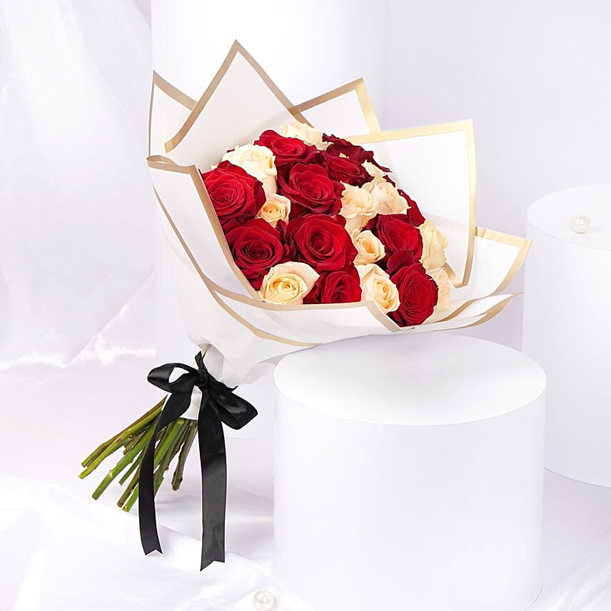 Peach N Red Rose Elegant Bouquet: Send Gifts to Jeddah