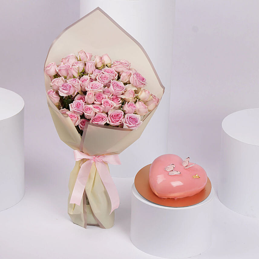 Pink Rose n Heart Shape Cake Combo: هدايا عيد الأم في السعودية