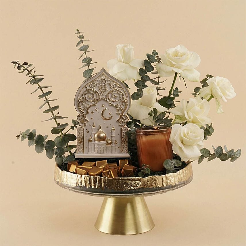 Ramadan Golden Rose Stand With Chocolate: 