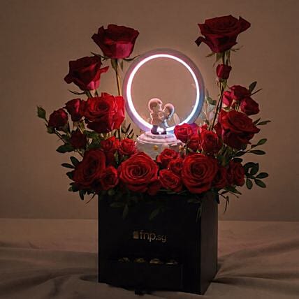 Lovers Flower Garden Valentine  Day Gift: هدايا عيد الحب سنغافورة