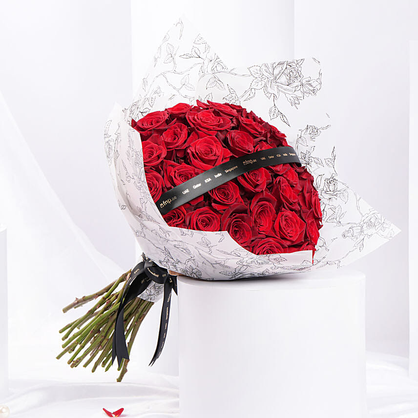Romantic Red Roses Bouquet by fnp.ae